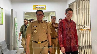Wali Kota Samarinda, Andi Harun menerima kunjungan Konsulat Jenderal (Konjen) Australia, Todd Diaz di RSUD IA Moeis Samarinda, pada Kamis, 15 Mei 2025. Dok. Pemkot Samarinda