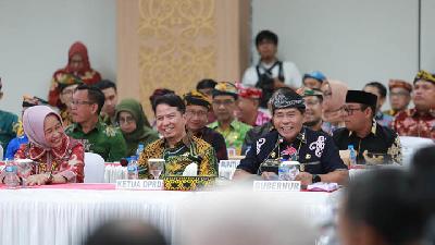 Gubernur Kalimantan Utara (Kaltara) Zainal A. Paliwang (kanan), dalam Rapat Dengar Pendapat (RDP) bersama Komisi VII DPR RI di Ruang Serbaguna Kantor Gubernur Kaltara, Kamis, 19 Juni 2025. Dok. Pemprov Kaltara