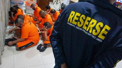 Polisi menghadirkan 24 tersangka kasus judi online di Polda Metro Jaya, Jakarta, 25 November 2024. Tempo/Ilham Balindra