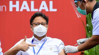 Menteri Kesehatan Budi Gunadi Sadikin, saat menerima dosis kedua vaksin Covid-19,  di Istana Kepresidenan, Jakarta, 27 Januari 2021.  BPMI Setpres/Muchlis Jr.