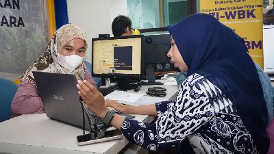 Tax office staff provide tax consultation at the East Balikpapan Tax Office, Balikpapan City, East Kalimantan, June 26, 2025. Antara/Aditya Nugroho