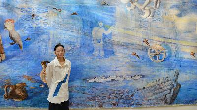 Perupa asal Jepang Kei Imazu dalam pameran tunggalnya bertajuk The Sea is Barely Wrinkled di Museum Macan, Jakarta,  .22 Mei 2025.. Tempo/Ahmad Naufal Oktavian.