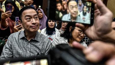The defendant in the alleged sugar import corruption case, Thomas Trikasih Lembong, also known as Tom Lembong, attends his sentencing hearing at the Corruption Court in Jakarta, July 4, 2025. Tempo/Tony Hartawan