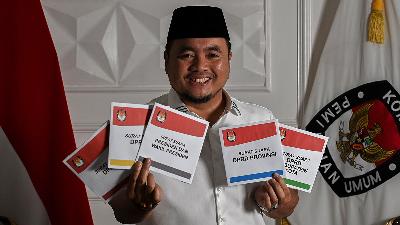 KPU Chairman Mochammad Afifuddin poses for a photo after an interview with Tempo at the General Election Commission office, Jakarta, July 10, 2025. Tempo/M Taufan Rengganis