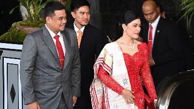 From left to right, Bobby Nasution, the youngest son of the seventh President Joko Widodo, Kaesang Pangarep, and second daughter Kahiyang Ayu arrive at the inauguration location for the 2024-2029 president and vice president at the Nusantara Building, Parliament Complex, Senayan, Jakarta, Oct. 20, 2024. Antara/Indrianto Eko Suwarso