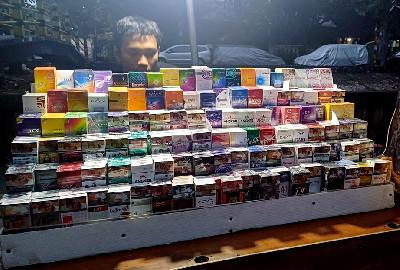 Penjualan rokok ilegal di kawasan Palmerah, Jakarta, 14 Juli 2025. Tempo/Ilham Balindra
