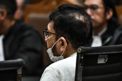 Terdakwa kasus suap Zarof Ricar dalam sidang pembacaan vonis di Pengadilan Tipikor, Jakarta, 18 Juni 2025. Tempo/Tony Hartawan