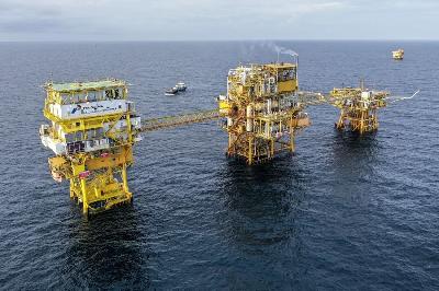 Foto udara anjungan lepas pantai Sepinggan Field Daerah Operasi Bagian Selatan (DOBS) Pertamina Hulu Kalimantan Timur (PHKT), Maret 2024. Antara/Hafidz Mubarak A