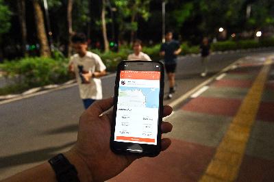Ilustrasi aplikasi Strava di Kompleks Gelora Bung Karno, Senayan, Jakarta, 17 Juli 2025.
Tempo/M. Taufan Rengganis