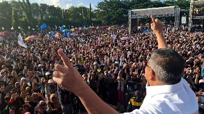 Ahmad Ali, Central Sulawesi gubernatorial candidate, during his final campaign at Immanuel Square in Palu City, November 2024. Doc. AA Team