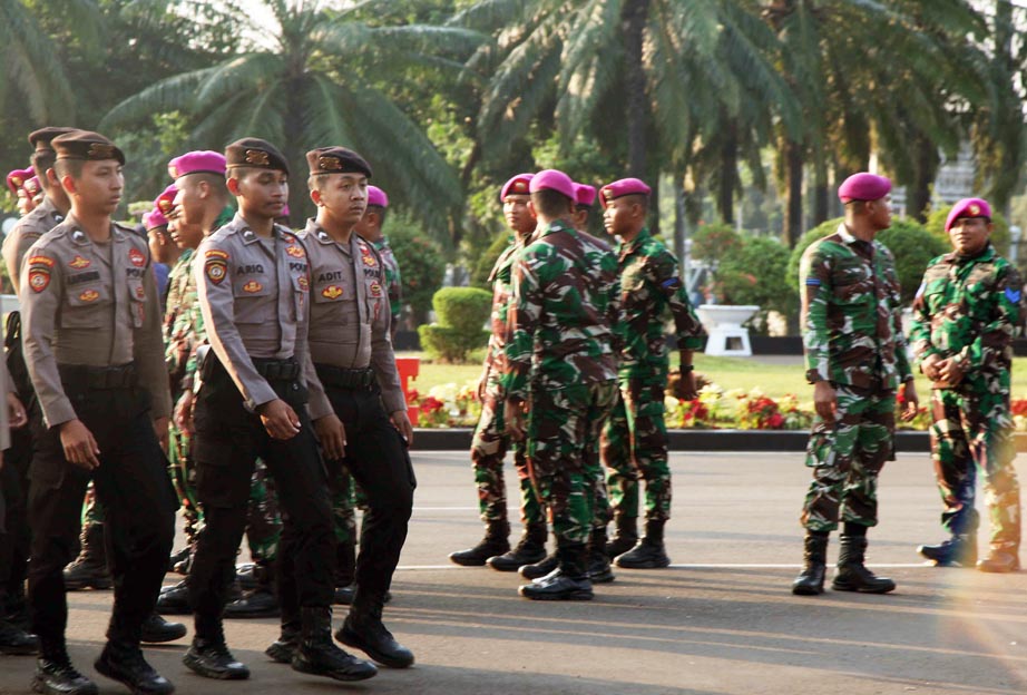 TNI Polri Bersatu Sapu Bersih Perusuh dan Pengacau Massa