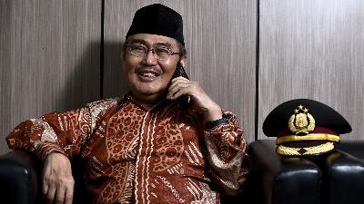 Chair of the Commission for the Acceleration of Police Reform, Jimly Asshiddiqie, during an interview with Tempo in Sarinah, Jakarta, November 11, 2025. Tempo/Tony Hartawan