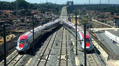 High-speed trains lined up in Padalarang, West Bandung Regency, West Java, September 13, 2023. Tempo/Prima Mulia