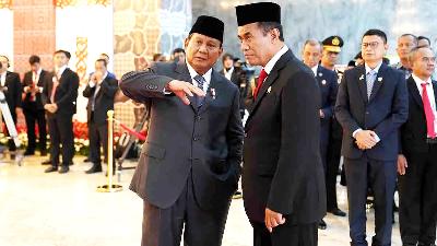 President-elect Prabowo Subianto (left) with Minister of Agriculture Amran Sulaiman at the Inauguration of the DPR RI, Jakarta, October 1, 2024. Antara/HO-Humas Kementan