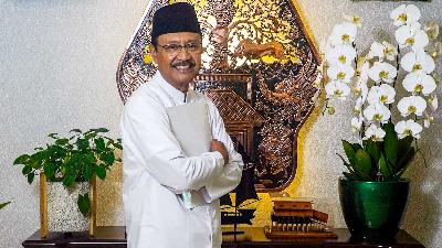 Minister of Social Affairs Saifullah Yusuf, or Gus Ipul, seen at the Ministry of Social Affairs headquarters in Central Jakarta, November 27, 2025. Tempo/Martin Yogi Pardamean