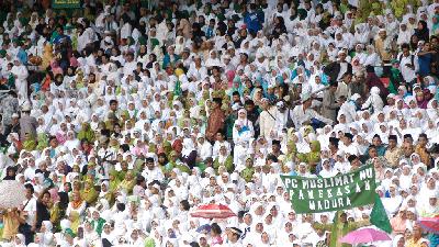 Nahdliyin attend the 82nd anniversary commemoration of Nahdlatul Ulama at Gelora Bung Karno, Jakarta, February 3, 2008. Doc Tempo/Wahyu Setiawan