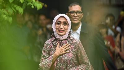 Former top executives of ASDP Indonesia Ferry, Ira Puspadewi and Muhammad Yusuf Hadi, after their release from the KPK detention center, Jakarta, November 28, 2025. Tempo/Tony
Hartawan