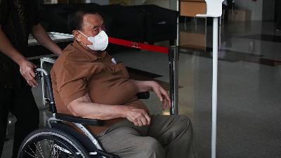 Adjie, owner of Jembatan Nusantara, undergoing questioning at the KPK's Merah Putih Building, Jakarta, July 24, 2024. Antara/Reno Esnir