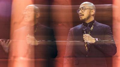 The performance of comedian Pandji Pragiwaksono during his special show titled Mens Rea at Indonesia Arena, Jakarta, August 30, 2025. Doc. Pio Kharisma