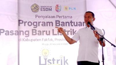 Minister of Energy and Mineral Resources (ESDM) Bahlil Lahadalia speaks at the celebration of the 125th Anniversary of Fakfak Regency, November 16, 2025. Esdm.go.id