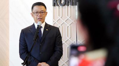 Foreign Minister Sugiono speaks at a press conference after a closed-door meeting with the House of Representatives (DPR) Commission I at the Parliament Complex, Senayan, Jakarta, January 27, 2026. Tempo/Amston Probel.