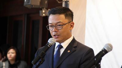 Foreign Minister Sugiono speaks at a press conference after a closed-door meeting with the House of Representatives (DPR) Commission I at the Parliament Complex, Senayan, Jakarta, January 27, 2026. Tempo/Amston Probel.