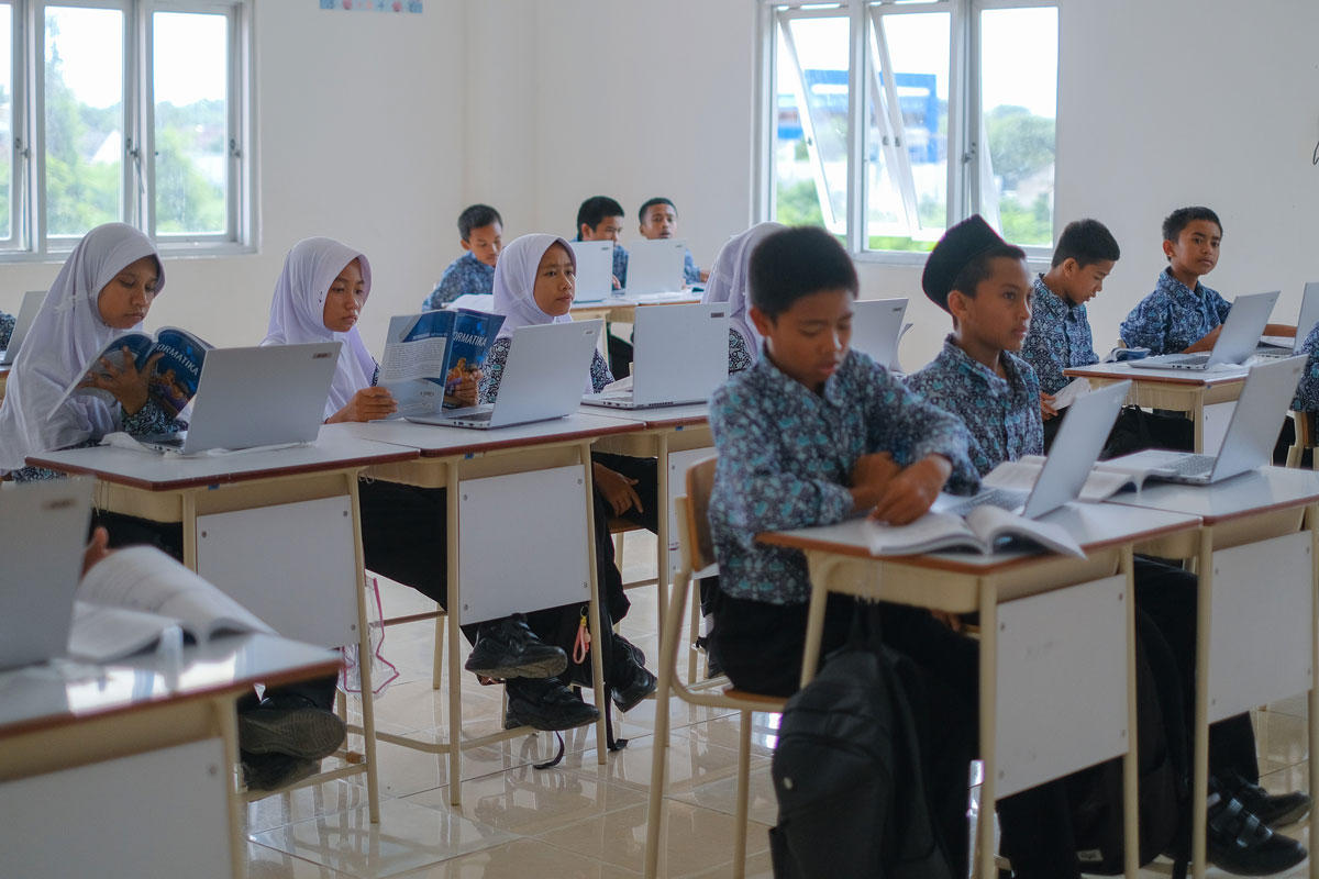 Dari Lampu Merah ke Ruang Kelas: Sekolah Rakyat Nyalakan Harapan Baru Anak Jalanan