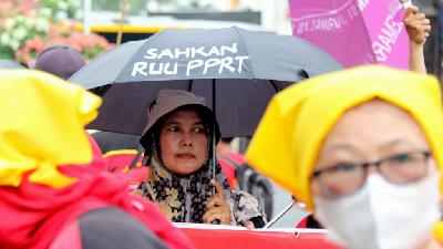 A rally demanding the passage of the Domestic Workers Protection Bill (RUU PPRT) in front of the Central Java Governor’s Office, May 1, 2025. Tempo/Budi Purwanto
(kepsen belum edit)