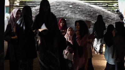 Students prepare to perform the Asr prayer at Baabussalam Al Amin Islamic Boarding School in Toba Village, Sekampung Udik, East Lampung, March 2, 2026. Tempo/Tony Hartawan