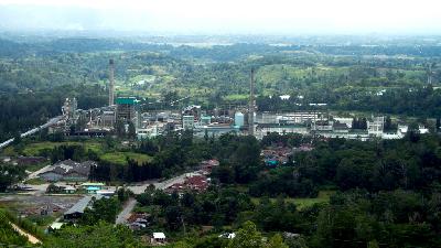 The Toba Pulp Lestari factory complex in Pangombusan Village, Parmaksian District, Toba Regency, North Sumatra, Tuesday, March 3, 2026. Tempo/Fachri Hamzah
