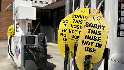 A gas station closed due to running out of fuel supplies in Port Macquarie, Australia, March 17, 2026. Shutterstock/@ChameleonsEye