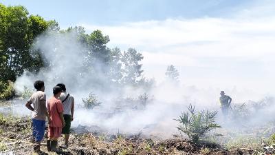 Firefighters attempt to extinguish a blaze near Sungai Besar Village, Matan Hilir Selatan District, Ketapang Regency, West Kalimantan, March 18, 2026. Source: MPA Sungai Besar