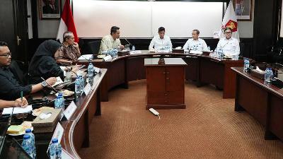 A meeting between the Civil Society Coalition for the Codification of the Election Law and Bahtra Banong (center), a politician from Gerindra Party, in Pasar Minggu, Jakarta, April 20, 2026. Courtesy of the Civil Society Coalition for the Codification of the Election Law