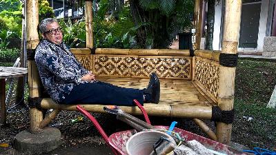 Deputy Minister of Housing and Settlement Areas Fahri Hamzah during an interview with Tempo at the Sriwedari Park Library, Cibubur, Depok, West Java, April 28, 2026. Tempo/Tony Hartawan