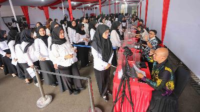 Administrative screening for applicants seeking positions as 30,000 Red-and-White Village/Subdistrict Cooperative managers and 5,000 Red-and-White Fishermen’s Village administrators at the National Civil Service Agency headquarters, Jakarta, May 9, 2026. Tempo/Muhammad Zaki Fauzi