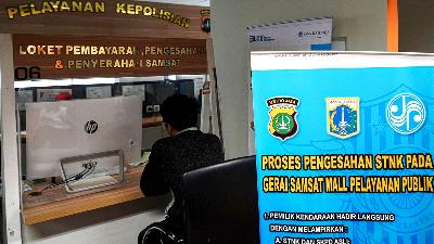 Motor vehicle tax payment services at the Public Service Mall, Kuningan, Jakarta, April 20, 2026. Tempo/Martin Yogi Pardamean