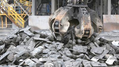 Produksi feronikel di kompleks industri pengolahan nikel terintegrasi Harita Nikel di Pulau Obi, Halmahera Selatan, Maluku Utara, 16 September 2025. Tempo/Subekti