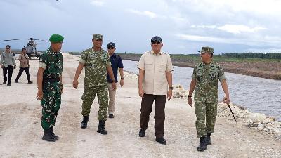 Defense Minister Sjafrie Sjamsoeddin during a working visit to the 861/Maleo Kamur Territorial Development Infantry Battalion (Yonif TP) headquarters in Wanam Village, Ilwayab District, Merauke, South Papua, January 2, 2026. Defense Ministry Document