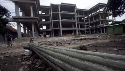Suasana gedung Sekolah Menengah Kejuruan (SMK) Negeri 2 yang terbengkalai proses rehabilitasi gedungnya di Kawasan Gambir, Jakarta Pusat, (21/04). Dinas Pendidikan menyatakan, terdapatnya 18 sekolah yang terbengkalai rehabilitasi gedungnya di DKI Jakarta. Tempo/Dian Triyuli Handoko