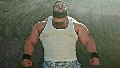 Memiliki tubuh kekar, Sajad Gharibi dijuluki  sebagai "Hulk", tokoh animasi bertotot besar. Kerap memamerkan otot supernya, pria berumur 24 tahun ini kini menjadi selebriti dunia maya. dailymail.co.uk
