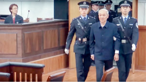 Cina menghukum mati seorang godfather Kota Tambang. Langkah keras Xi Jinping dalam memberangus koruptor.